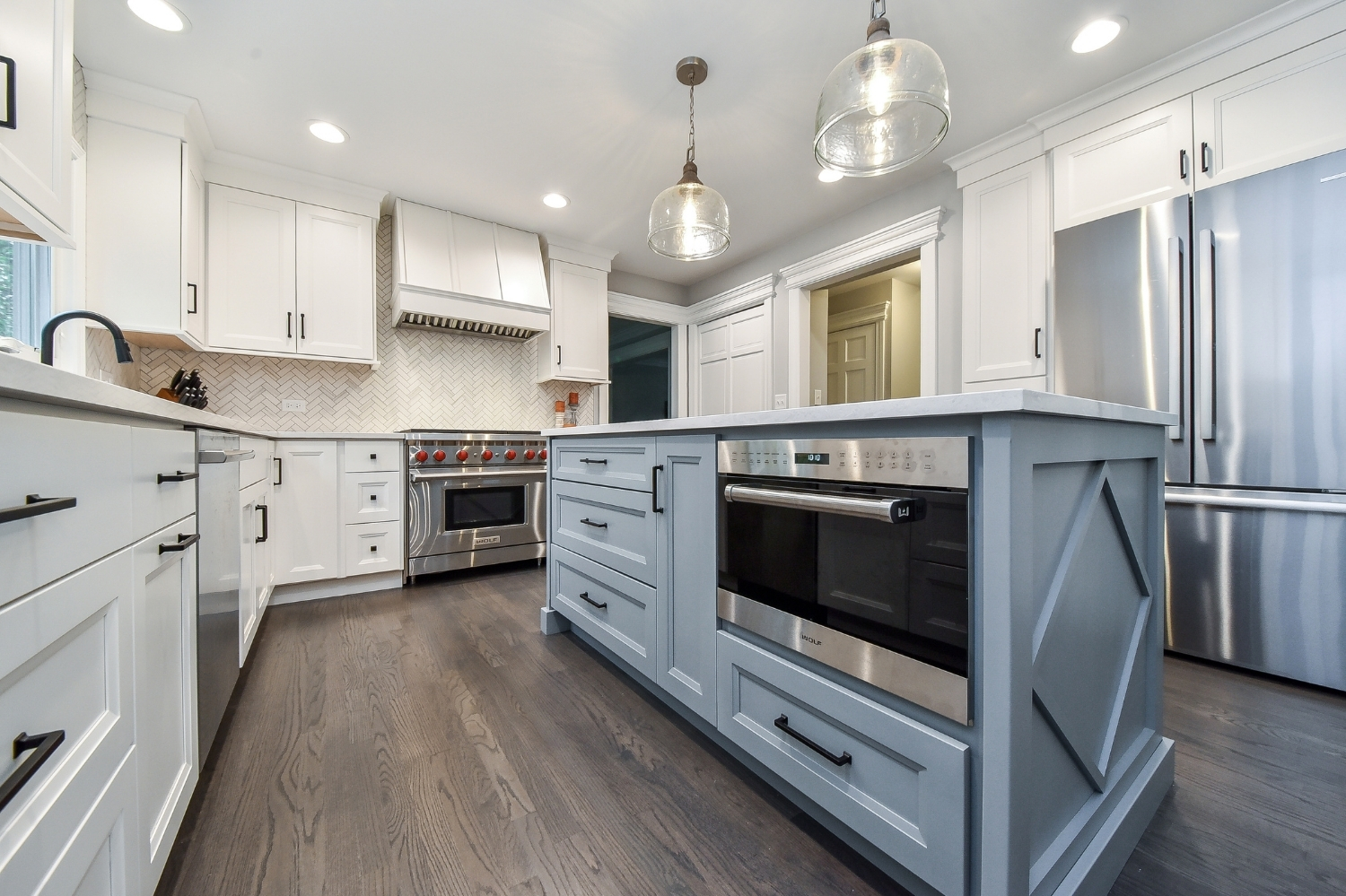 Clean &amp; Transitional Kitchen Remodel — photo 2