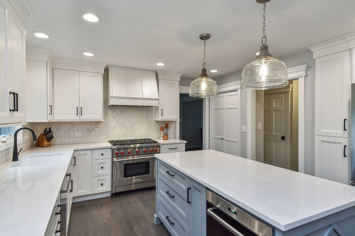 Clean &amp; Transitional Kitchen Remodel — photo 3