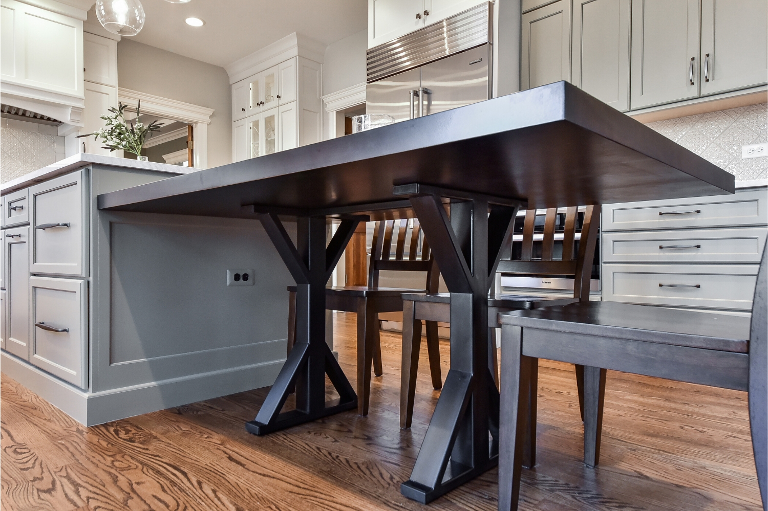 Elegantly Tasteful Kitchen Remodel — photo 3