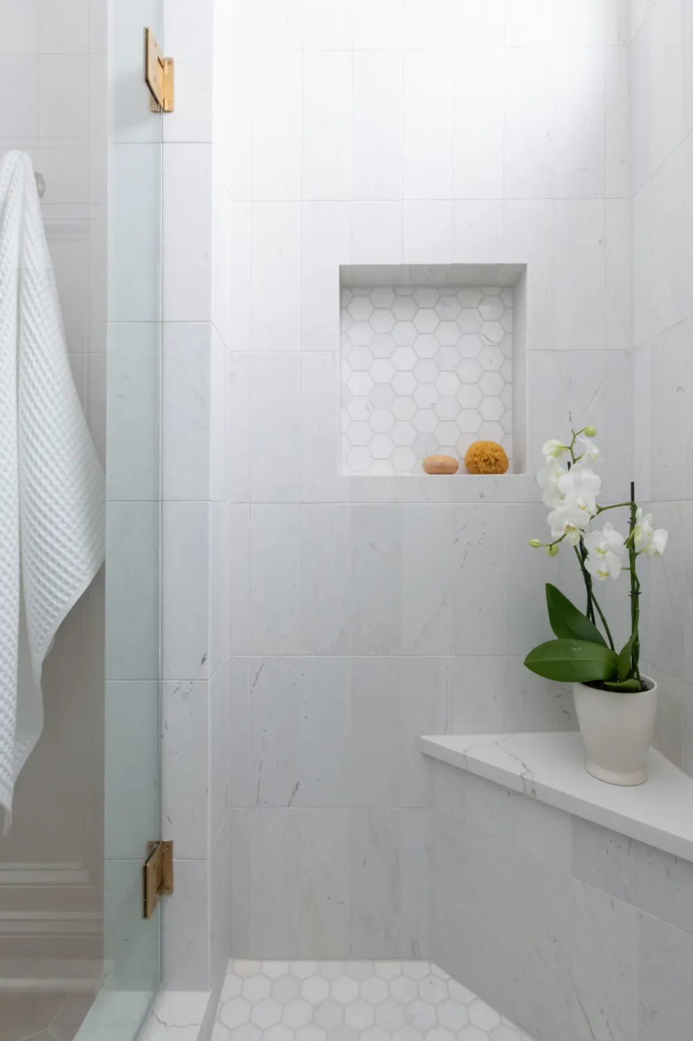 Casual Comfort Franklin Primary and Guest Bathrooms — photo 4