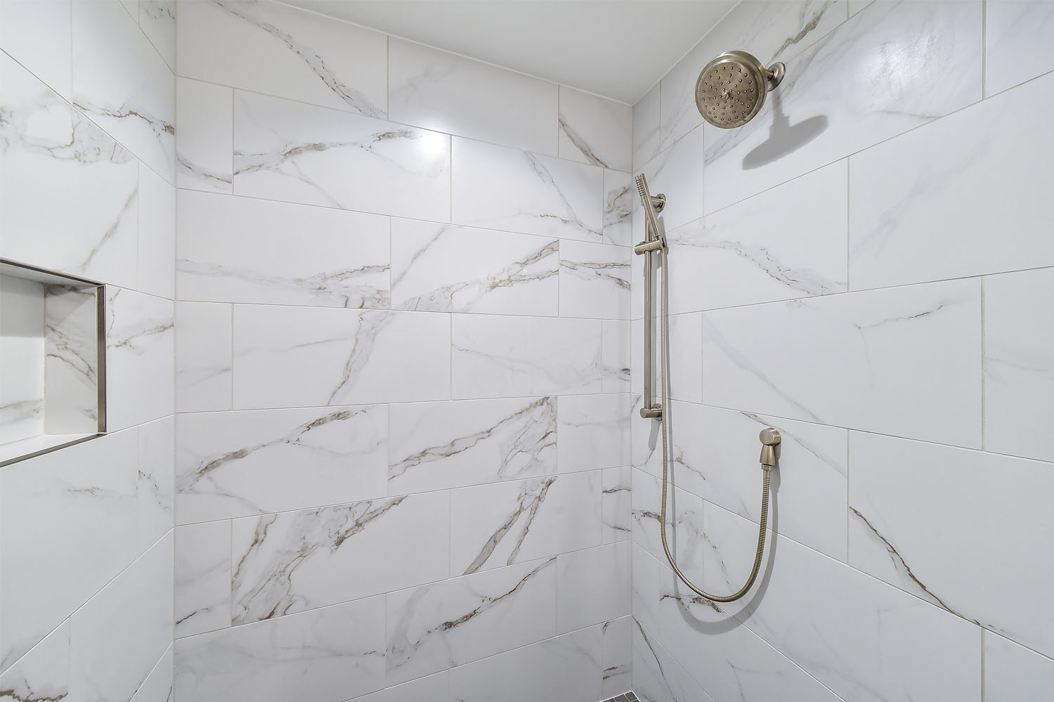 Warm Inviting’s Hall Bath Remodel — photo 4